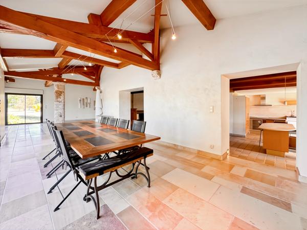 Maison à vendre 11 pièces proche de LA CLAYETTE (71) 346m² - 6 chambres - dépendances - piscine - terrain 14178 m²