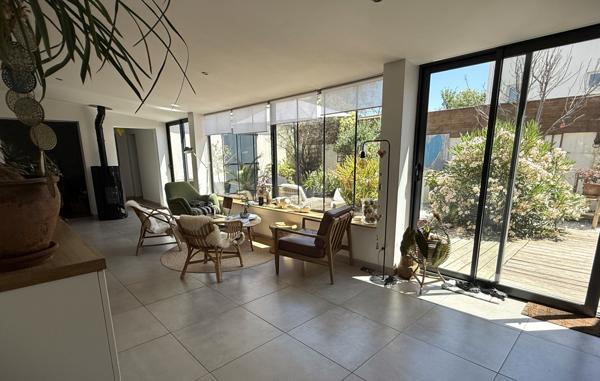 La Rochelle (17000) Maison plain-pied 165m2 (dont 24m2 en étage), 3 chambres, patio et garage