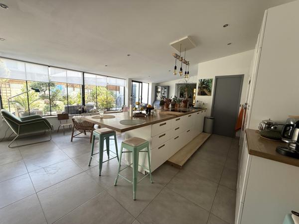 La Rochelle (17000) Maison plain-pied 165m2 (dont 24m2 en étage), 3 chambres, patio et garage