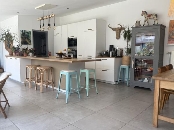 La Rochelle (17000) Maison plain-pied 165m2 (dont 24m2 en étage), 3 chambres, patio et garage