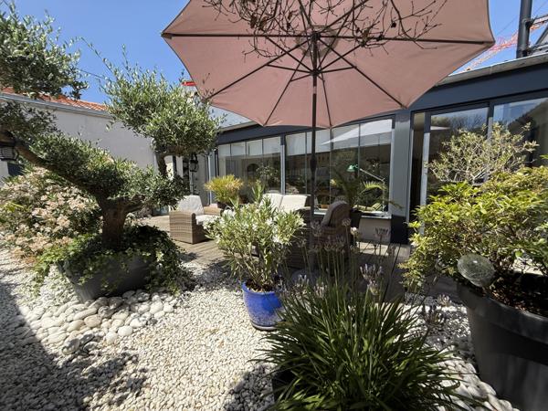 La Rochelle (17000) Maison plain-pied 165m2 (dont 24m2 en étage), 3 chambres, patio et garage