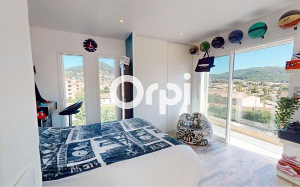 Maison à vendre    6 pièces • 135 m2 Carqueiranne