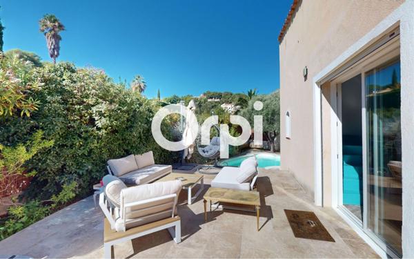 Maison à vendre    6 pièces • 135 m2 Carqueiranne