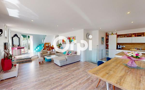 Maison à vendre    6 pièces • 135 m2 Carqueiranne