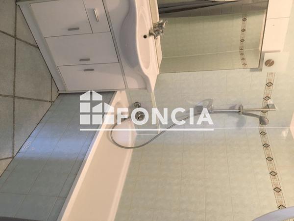 Location Appartement 2 pièces 42 m² - 95 RUE JEAN JAURES Rochefort 17300