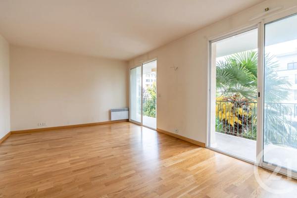 Appartement F4 à vendre  5 pièces - 108,20 m 2   LA VARENNE ST HILAIRE  - 94