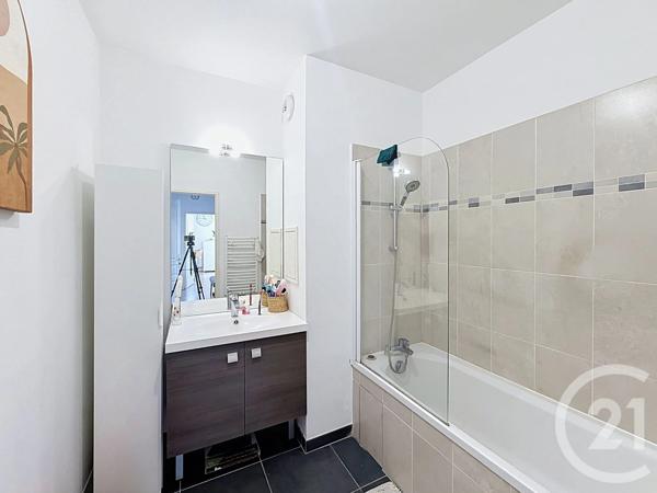 Appartement à vendre  3 pièces - 63,77 m 2   VITRY SUR SEINE  - 94