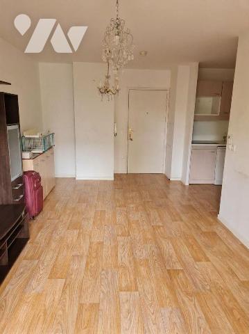 A 15mn à pied de la gare de Melun, venez visiter ce bel appartement de type T2 situé au premier...