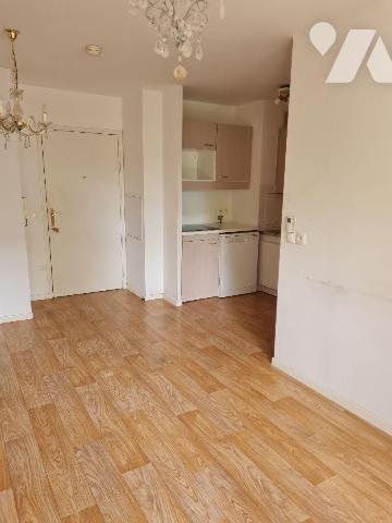 A 15mn à pied de la gare de Melun, venez visiter ce bel appartement de type T2 situé au premier...