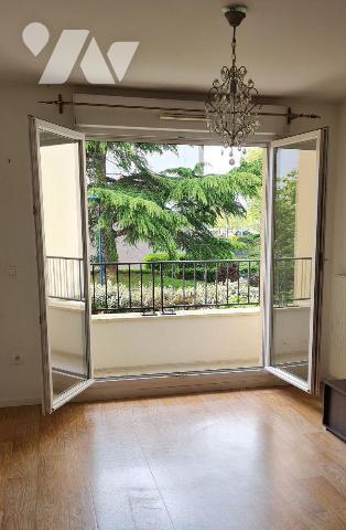 A 15mn à pied de la gare de Melun, venez visiter ce bel appartement de type T2 situé au premier...