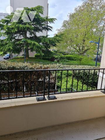 A 15mn à pied de la gare de Melun, venez visiter ce bel appartement de type T2 situé au premier...