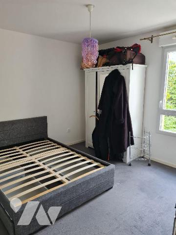A 15mn à pied de la gare de Melun, venez visiter ce bel appartement de type T2 situé au premier...