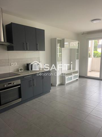 Appartement deux pièces avec terrasse stationnements privatifs  et cave