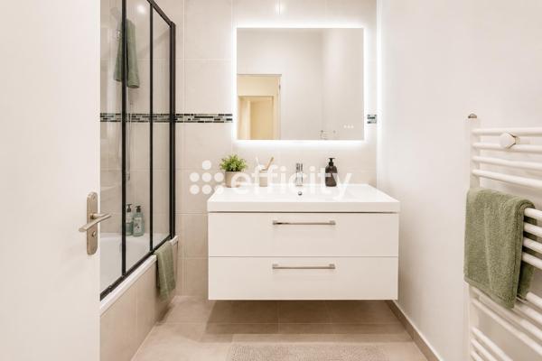 Appartement
         4 pièces
        - 77 m² 269 000 € *