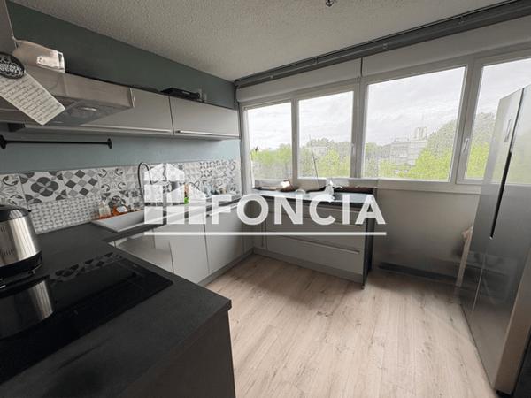 Location Appartement 4 pièces 83.81 m² - 17 RUE BEAUMARCHAIS Cenon 33150