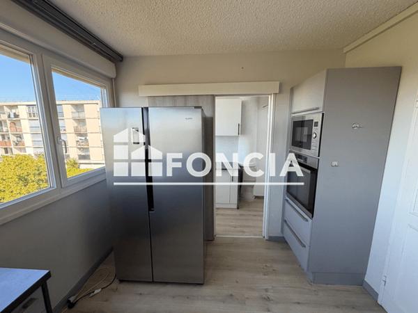 Location Appartement 4 pièces 83.81 m² - 17 RUE BEAUMARCHAIS Cenon 33150