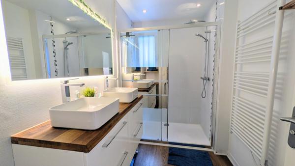 Quimper (29000) Appartement T4 rénové avec terrasse privative exceptionnelle de 37 m² – Exposition Sud