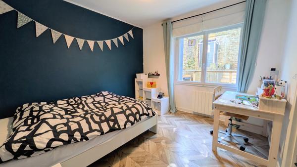 Quimper (29000) Appartement T4 rénové avec terrasse privative exceptionnelle de 37 m² – Exposition Sud