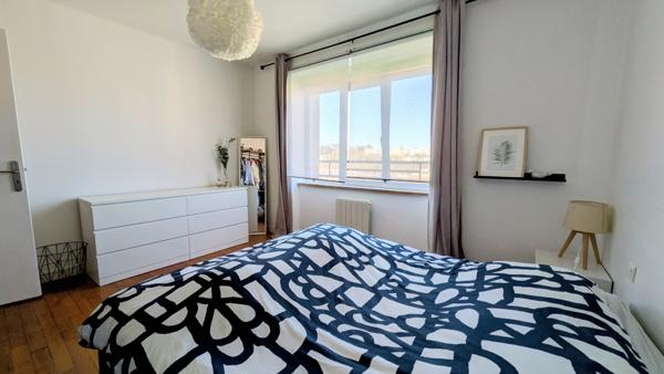 Quimper (29000) Appartement T4 rénové avec terrasse privative exceptionnelle de 37 m² – Exposition Sud