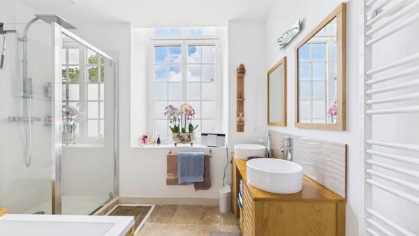 APPARTEMENT DE CHARME DANS UN CHÂTEAU — JARDIN PRIVATIF & ÉLÉGANCE HISTORIQUE