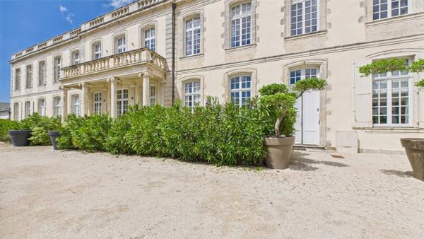 APPARTEMENT DE CHARME DANS UN CHÂTEAU — JARDIN PRIVATIF & ÉLÉGANCE HISTORIQUE