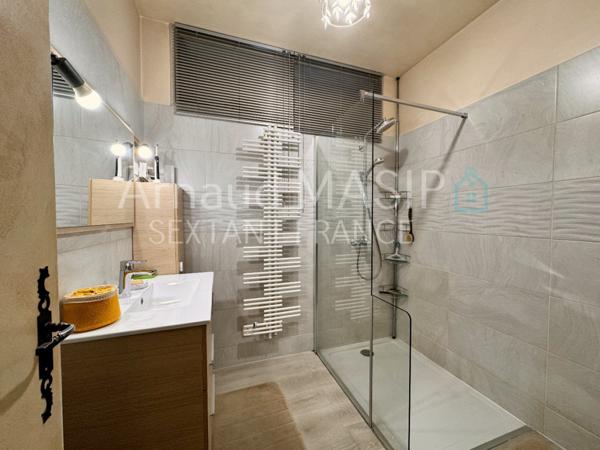 MAISON D'EPOQUE, BEAUX VOLUMES, JARDIN, TERRASSE, GARAGE