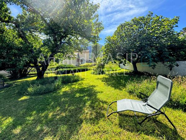 MAISON D'EPOQUE, BEAUX VOLUMES, JARDIN, TERRASSE, GARAGE