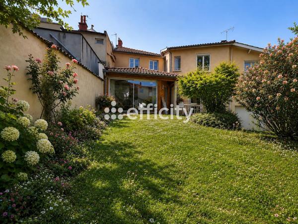 Maison
         6 pièces
        - 164 m² Bien prestige 1 150 000 € *