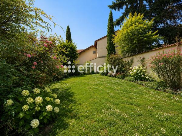 Maison
         6 pièces
        - 164 m² Bien prestige 1 150 000 € *