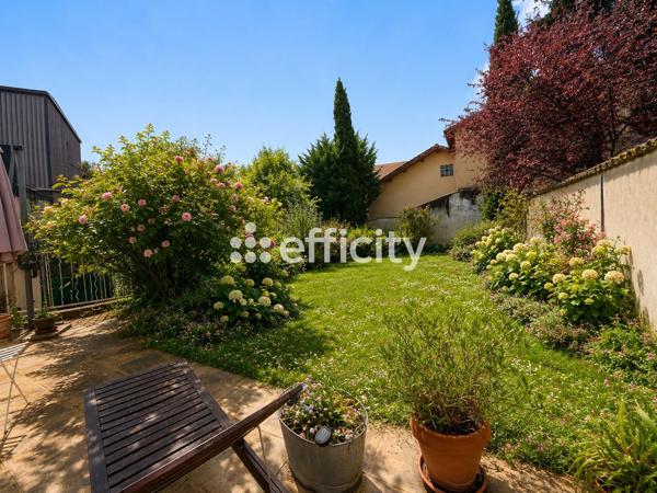 Maison
         6 pièces
        - 164 m² Bien prestige 1 150 000 € *