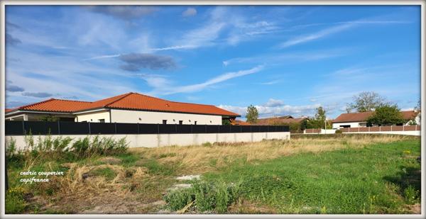 Terrain constructible LEZOUX (63)