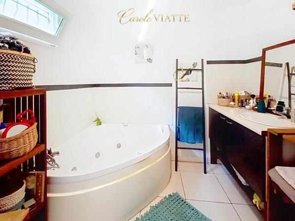 VILLA T5 & MAISON T3, PISCINE, A VENDRE ABYMES proche GOSIER et CHU