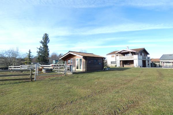 GRANDE PROPRIETE 1.5 HECTARE, VASTE DEPENDANCE,PISCINE COUVERTE, Saint-Mamet-la-Salvetat (15220)