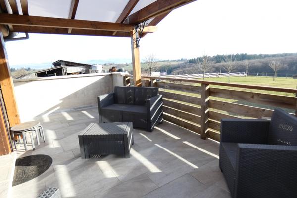 GRANDE PROPRIETE 1.5 HECTARE, VASTE DEPENDANCE,PISCINE COUVERTE, Saint-Mamet-la-Salvetat (15220)