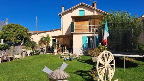 A vendre : Maison avec deux logements indépendants, garages et extérieur – Digne-les-Bains