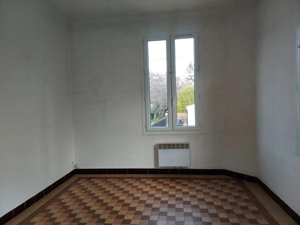 A vendre : Maison avec deux logements indépendants, garages et extérieur – Digne-les-Bains