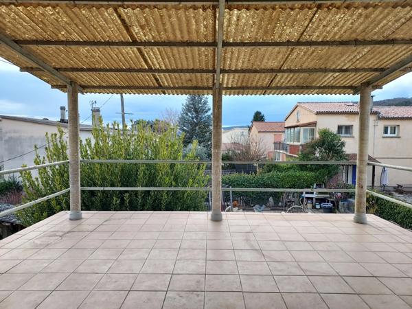 A vendre : Maison avec deux logements indépendants, garages et extérieur – Digne-les-Bains