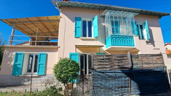 A vendre : Maison avec deux logements indépendants, garages et extérieur – Digne-les-Bains