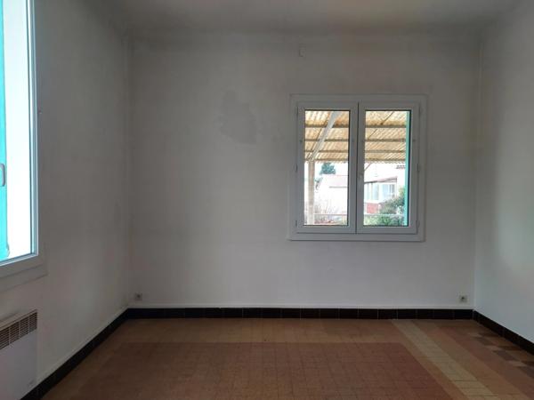 A vendre : Maison avec deux logements indépendants, garages et extérieur – Digne-les-Bains