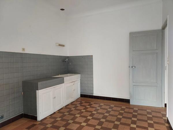 A vendre : Maison avec deux logements indépendants, garages et extérieur – Digne-les-Bains