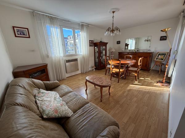 Appartement T3 VILLEURBANNE 69100 Sud GRATTE - CIEL / balcon - Cave et place de parking privative en SUS