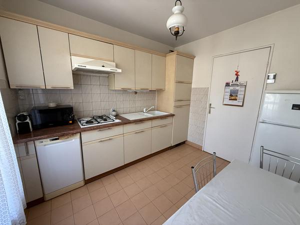 Appartement T3 VILLEURBANNE 69100 Sud GRATTE - CIEL / balcon - Cave et place de parking privative en SUS