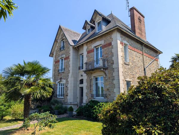 Ploërmel Centre – L’Authentique & Généreuse Maison De Maître 268 m² – Jardin Intime 1900 m²