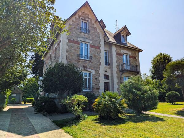 Ploërmel Centre – L’Authentique & Généreuse Maison De Maître 268 m² – Jardin Intime 1900 m²