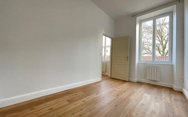 Appartement à louer    2 pièces • 40,95 m2 Saintes