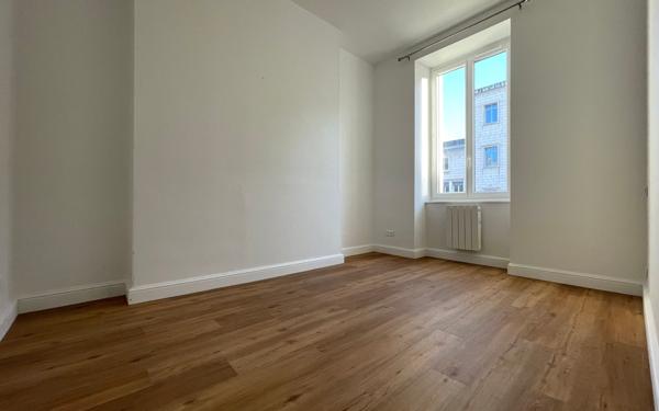 Appartement à louer    2 pièces • 40,95 m2 Saintes