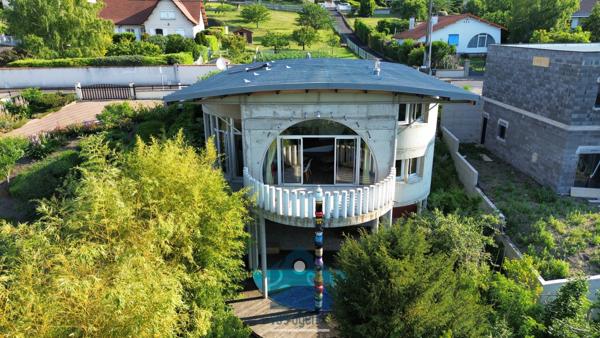 Villa T8 avec piscine, terrain, garage et parking