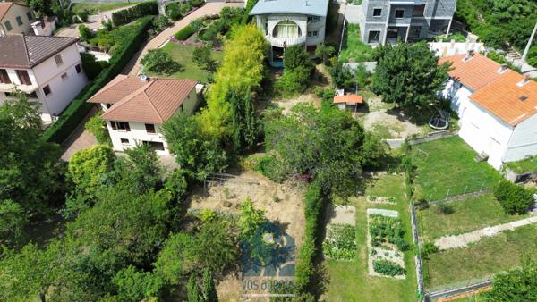 Villa T8 avec piscine, terrain, garage et parking