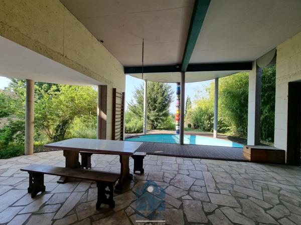 Villa T8 avec piscine, terrain, garage et parking