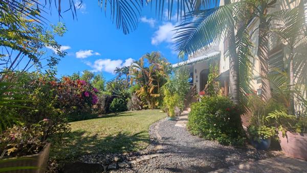 Le Tampon 14ème : Votre Oasis de Verdure aux Portes des Commodités !